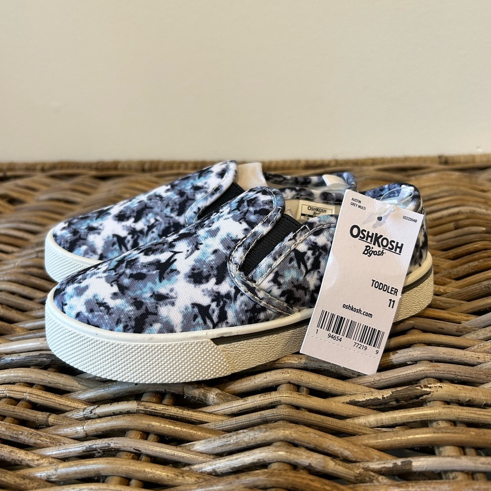 OshKosh Toddler Boy Slip On Tie-Dye Shark Shoes in Size 11